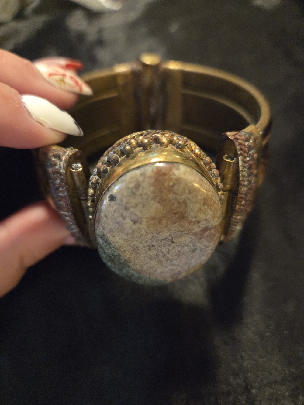 Vintage-Style Cuff Bracelet with Lilac And Green Stone